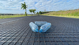 Strada con eco-rinforzo HaTelit C e bottiglie di plastica riciclate