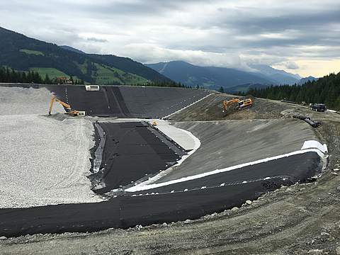 Geotessili in azione: costruzione di strade, rinforzo di strati di base e progetti di protezione ambientale