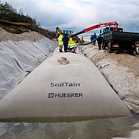 Installazione di tubi di drenaggio SoilTain per la protezione dalle inondazioni