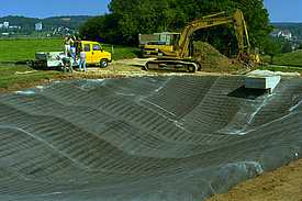 Tubo di drenaggio per un più rapido drenaggio del bacino di accumulo delle acque piovane durante le piene