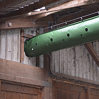 Tubo di ventilazione Lubratec installato nel frontone di una casa per animali