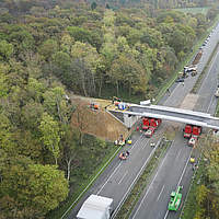 Costruzione rapida di un ponte autostradale con il metodo della costruzione passiva