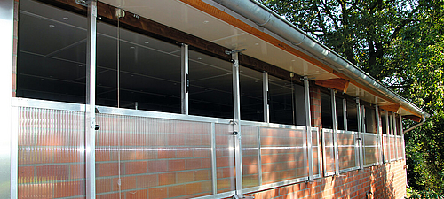 Finestra di sollevamento Lubratec Aprire la finestra di sollevamento Lubratec su un edificio stabile